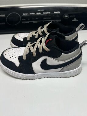 Nike Kids Black, White & Gray Low-Top Sneakers